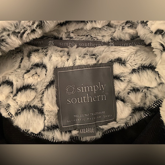 Simply Southern White and Gray Teddy Jacket - Picture 2 of 2